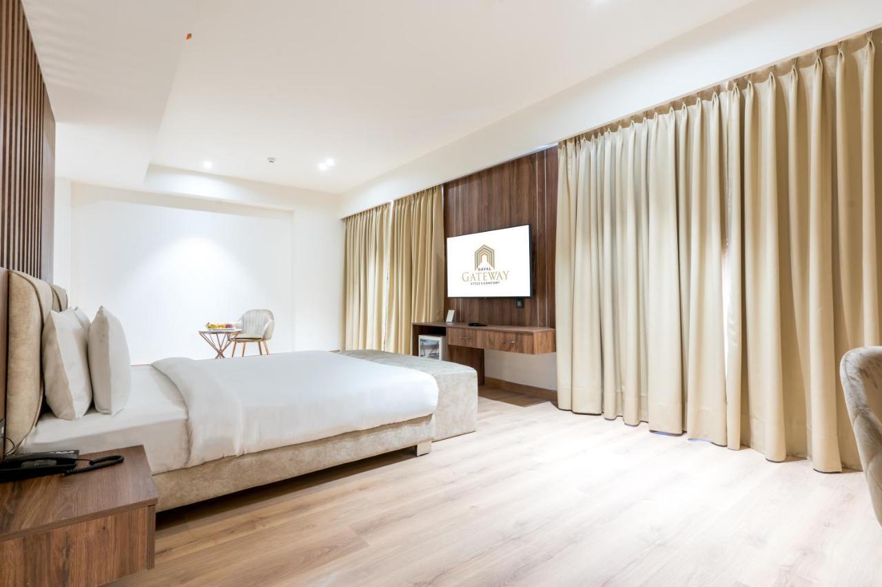 Dayal Gateway Hotel Lucknow Bagian luar foto