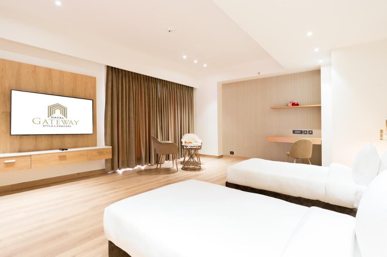 Dayal Gateway Hotel Lucknow Bagian luar foto
