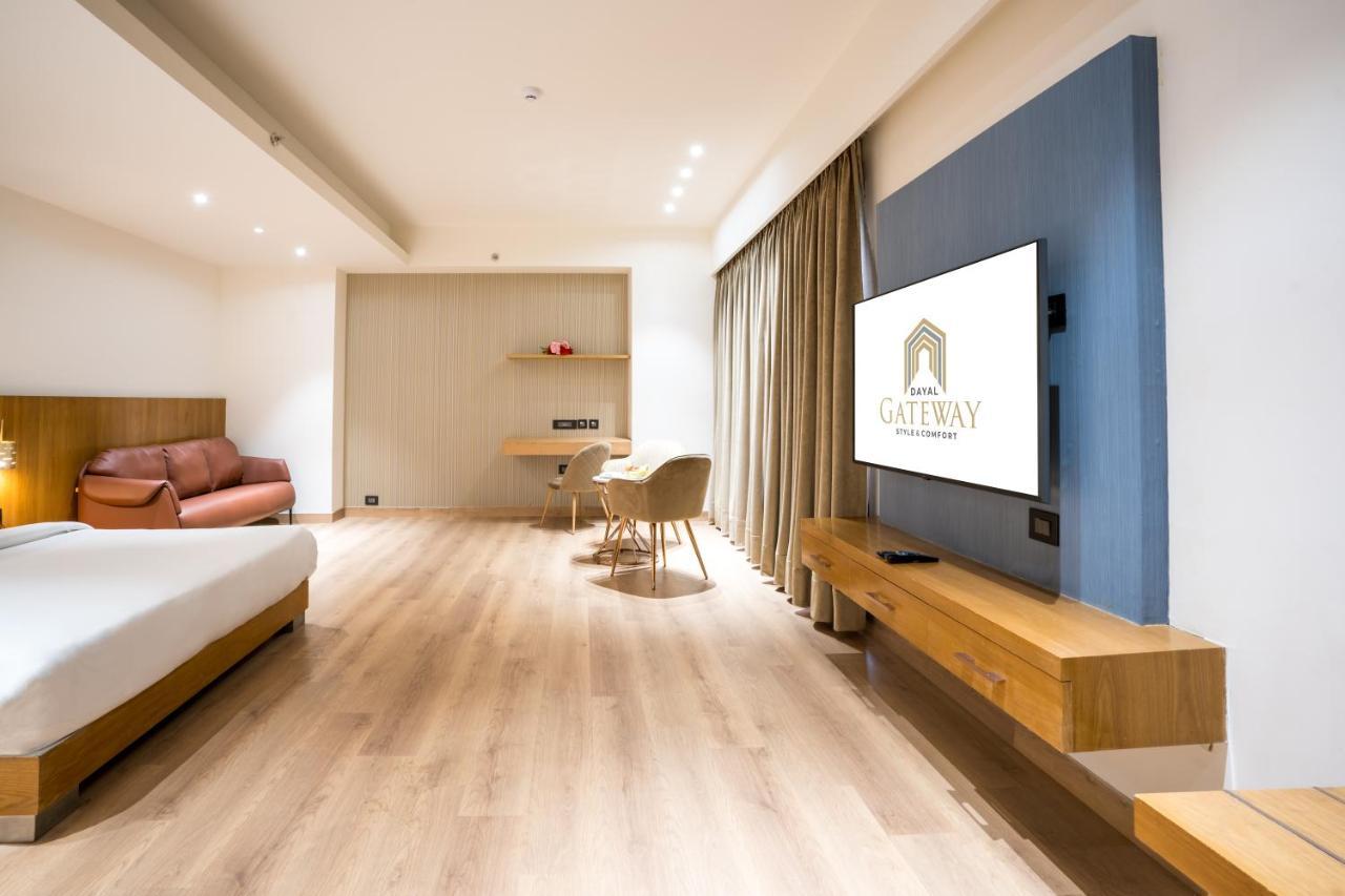 Dayal Gateway Hotel Lucknow Bagian luar foto