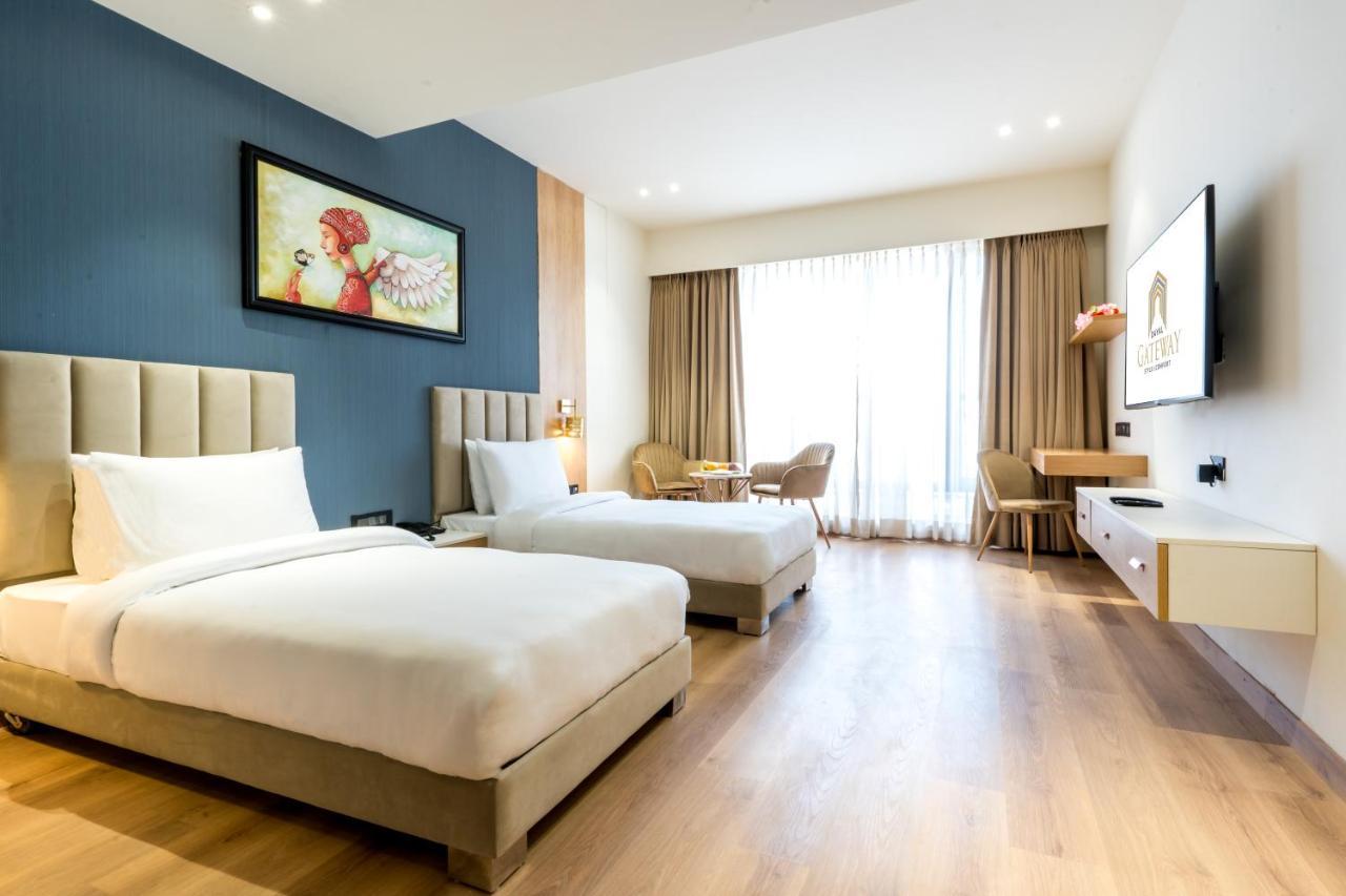 Dayal Gateway Hotel Lucknow Bagian luar foto