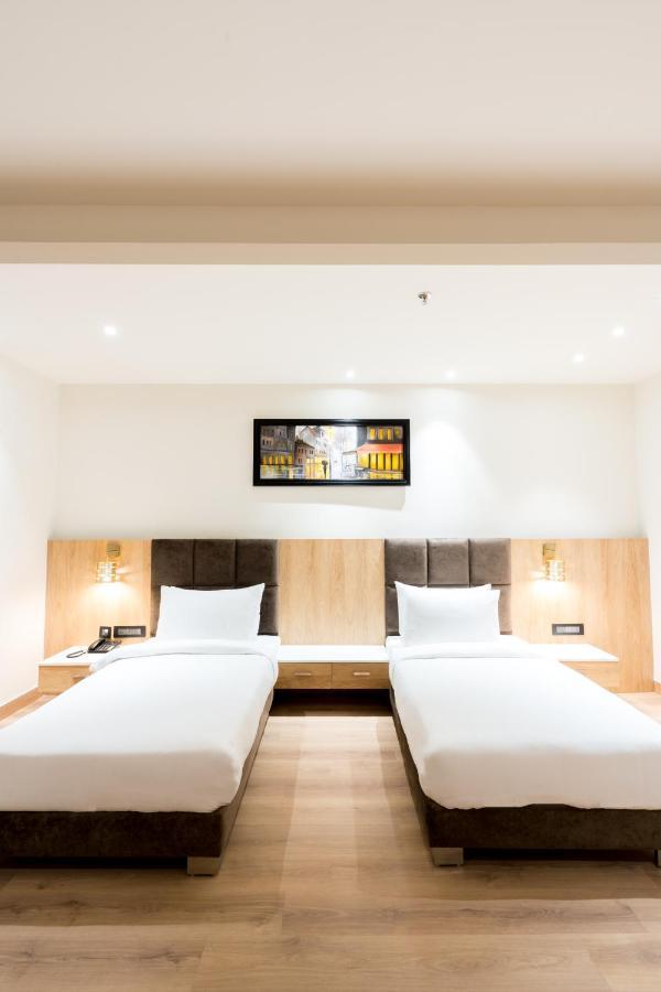 Dayal Gateway Hotel Lucknow Bagian luar foto